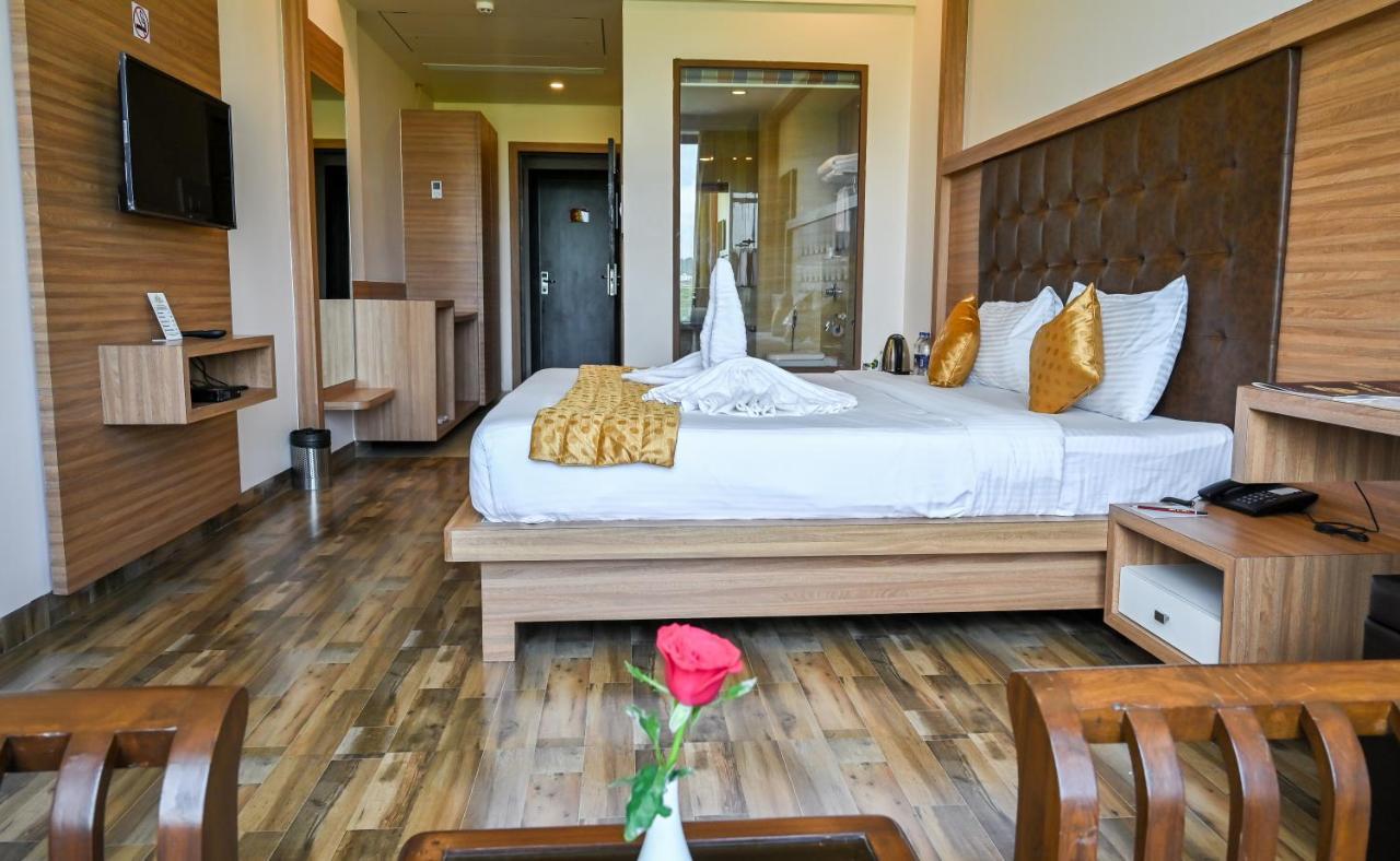 Hotel Laxmi Empire Гоа Экстерьер фото