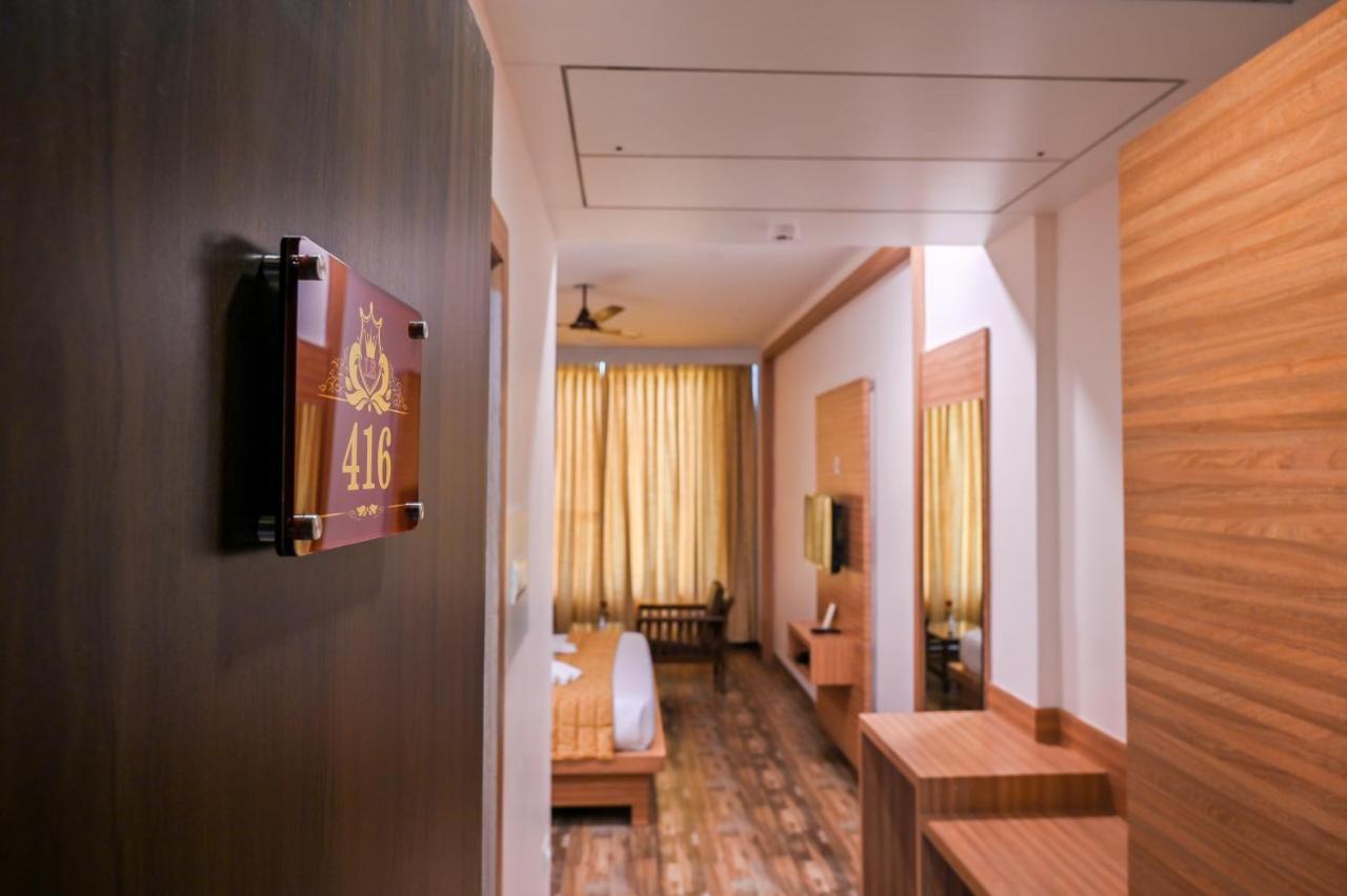 Hotel Laxmi Empire Гоа Экстерьер фото