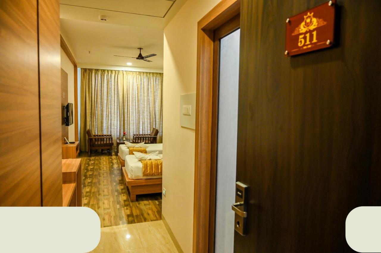 Hotel Laxmi Empire Гоа Экстерьер фото