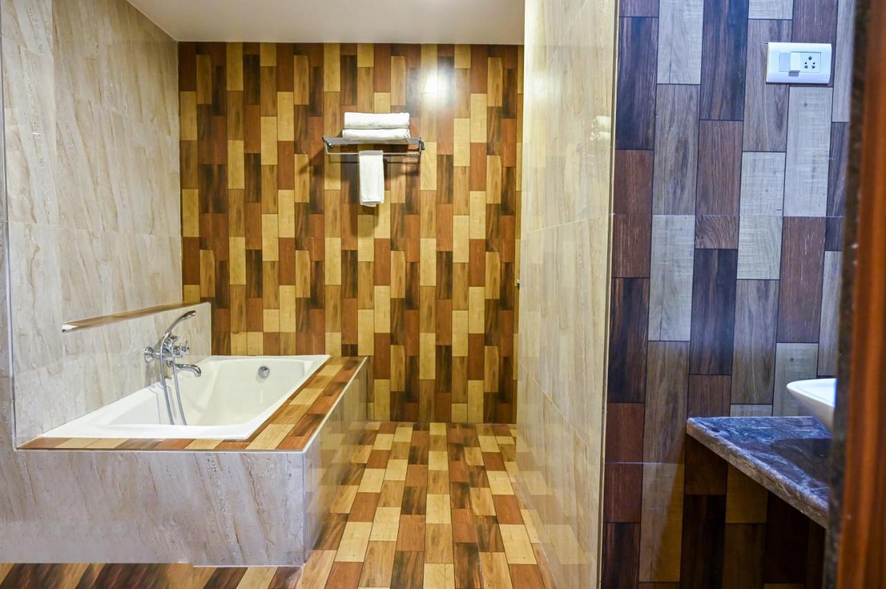 Hotel Laxmi Empire Гоа Экстерьер фото