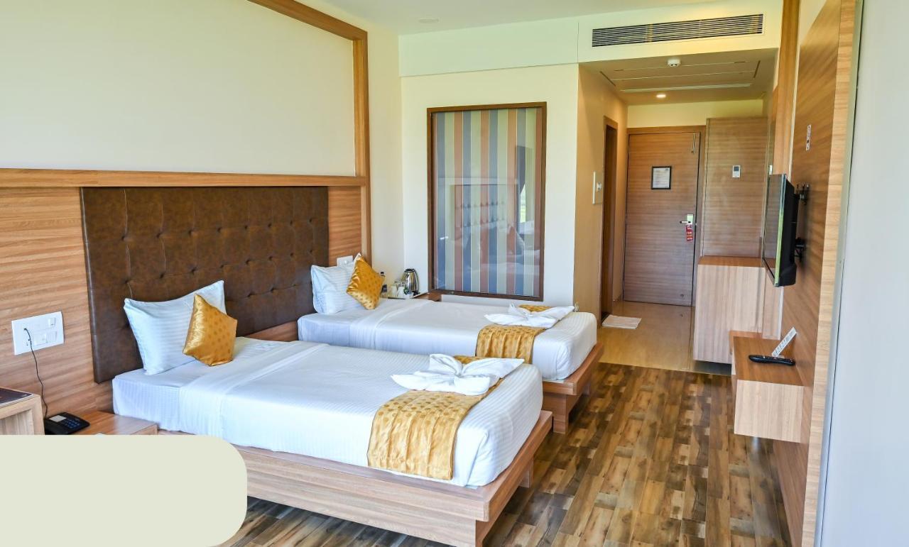 Hotel Laxmi Empire Гоа Экстерьер фото