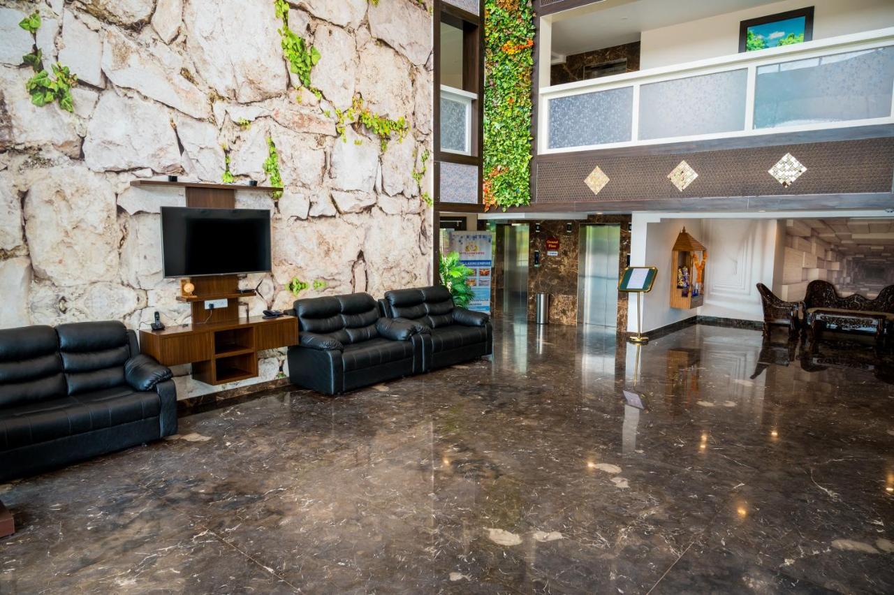 Hotel Laxmi Empire Гоа Экстерьер фото