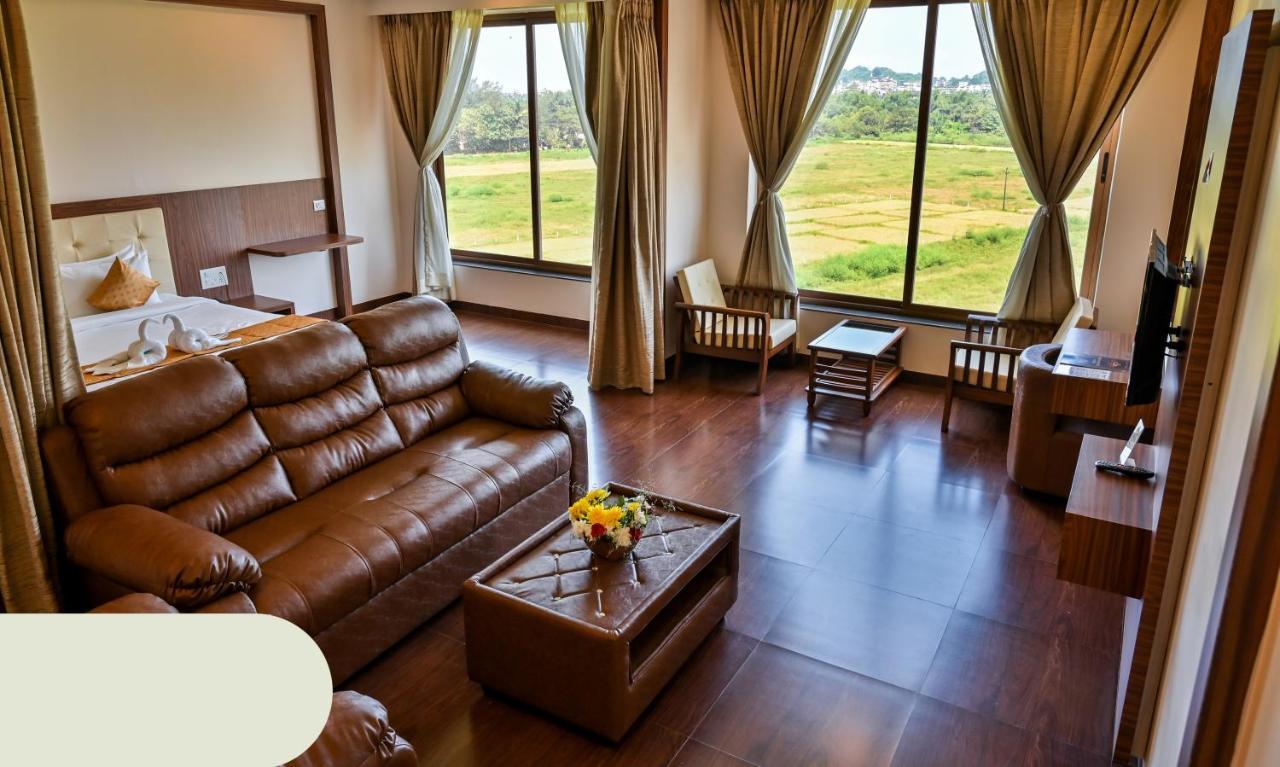 Hotel Laxmi Empire Гоа Экстерьер фото