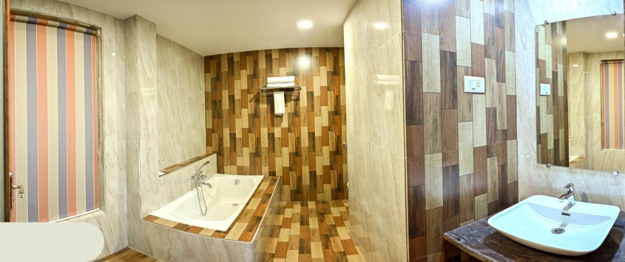 Hotel Laxmi Empire Гоа Экстерьер фото