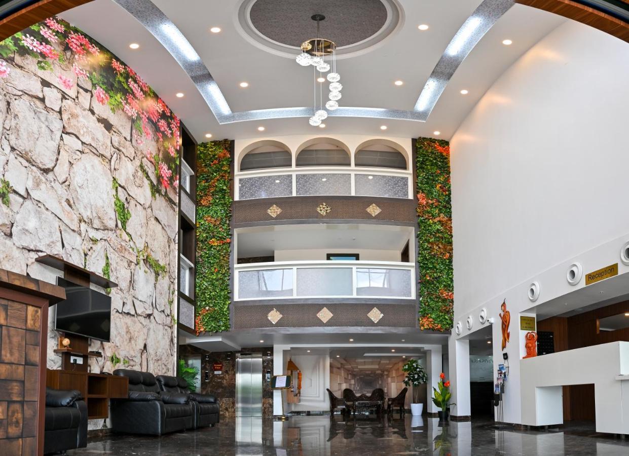 Hotel Laxmi Empire Гоа Экстерьер фото