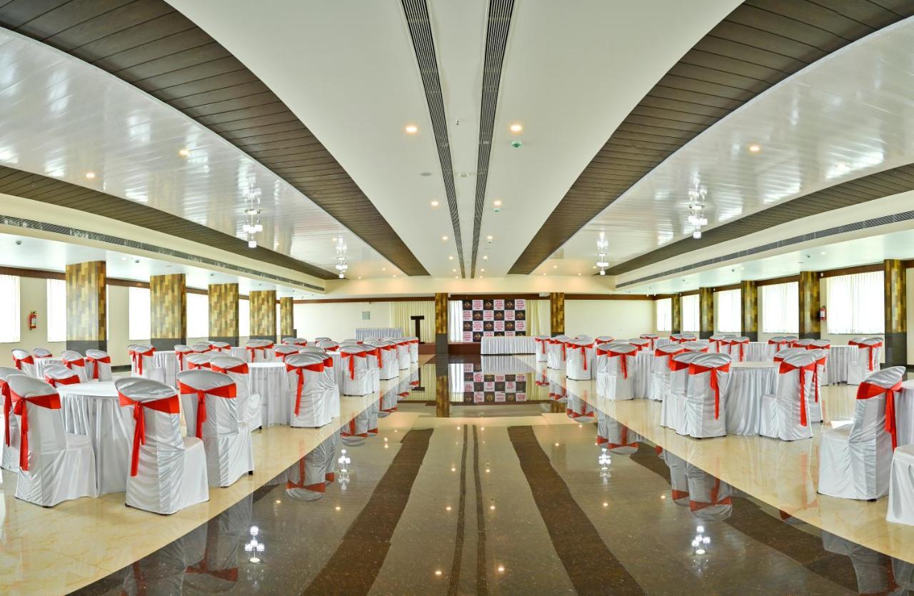 Hotel Laxmi Empire Гоа Экстерьер фото