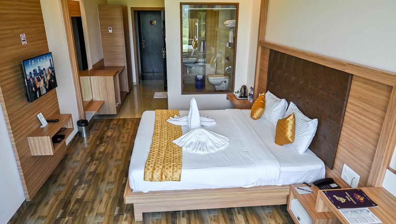 Hotel Laxmi Empire Гоа Экстерьер фото