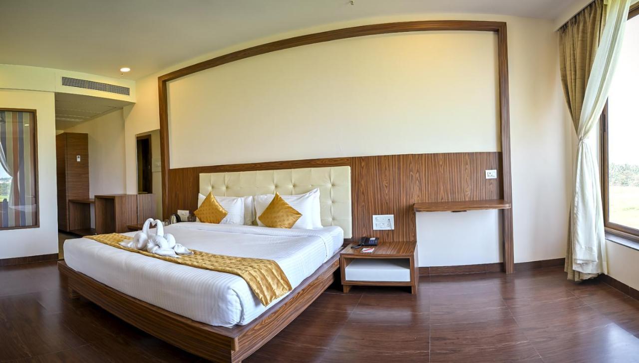 Hotel Laxmi Empire Гоа Экстерьер фото