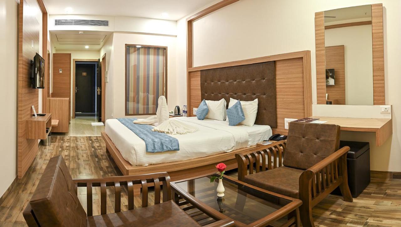 Hotel Laxmi Empire Гоа Экстерьер фото