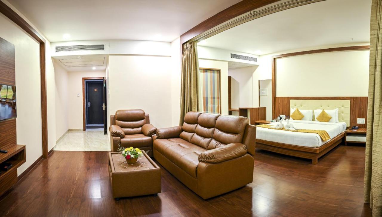 Hotel Laxmi Empire Гоа Экстерьер фото